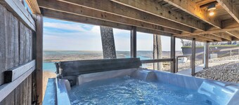 Attitude Adjustment Cabin with hot tub, fire pit, & indoor pool!