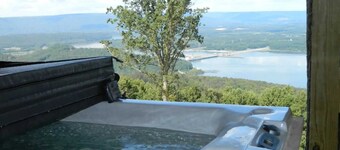 Attitude Adjustment Cabin with hot tub, fire pit, & indoor pool!