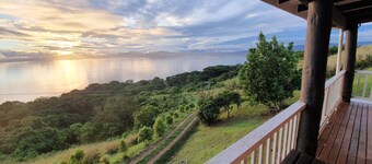 โอเวอร์ เดอะ ฮอไรซัน นีร์ ศาวุศาวุ มาร์เก็ต