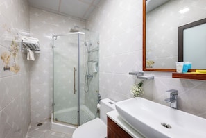 Phòng đôi Tiêu chuẩn, 1 giường cỡ queen, quang cảnh biển | Minibar, bàn, truy cập Internet không dây miễn phí 