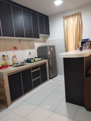 Apartemen Keluarga, 1 kamar tidur | Dapur kecil pribadi | Lemari es besar, microwave, kompor, dan ketel listrik