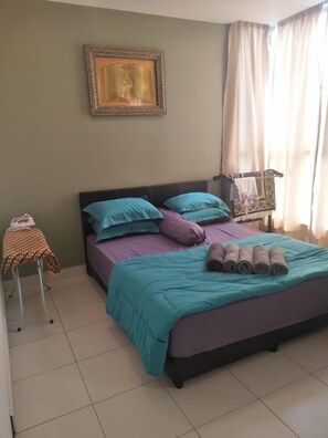 Apartemen Keluarga, 1 kamar tidur | 1 kamar tidur, dilengkapi dengan perabotan berbeda-beda, dan meja kerja