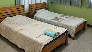 Habitación individual económica, 1 habitación | Escritorio, wifi gratis y ropa de cama