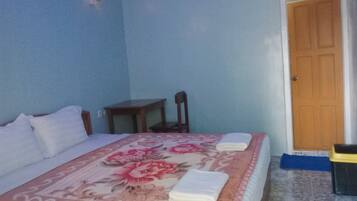 Rom, 1 dobbeltseng (Private) | Skrivebord, lydisolert og wi-fi (inkludert)