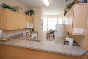 Family Townhome, Balcony, Garden Area | Shared kitchen facilities | Fridge, microwave, oven - Ip60304 - Fiesta Key - 3 Bed 2.5 Baths Townhome (Kissimmee)