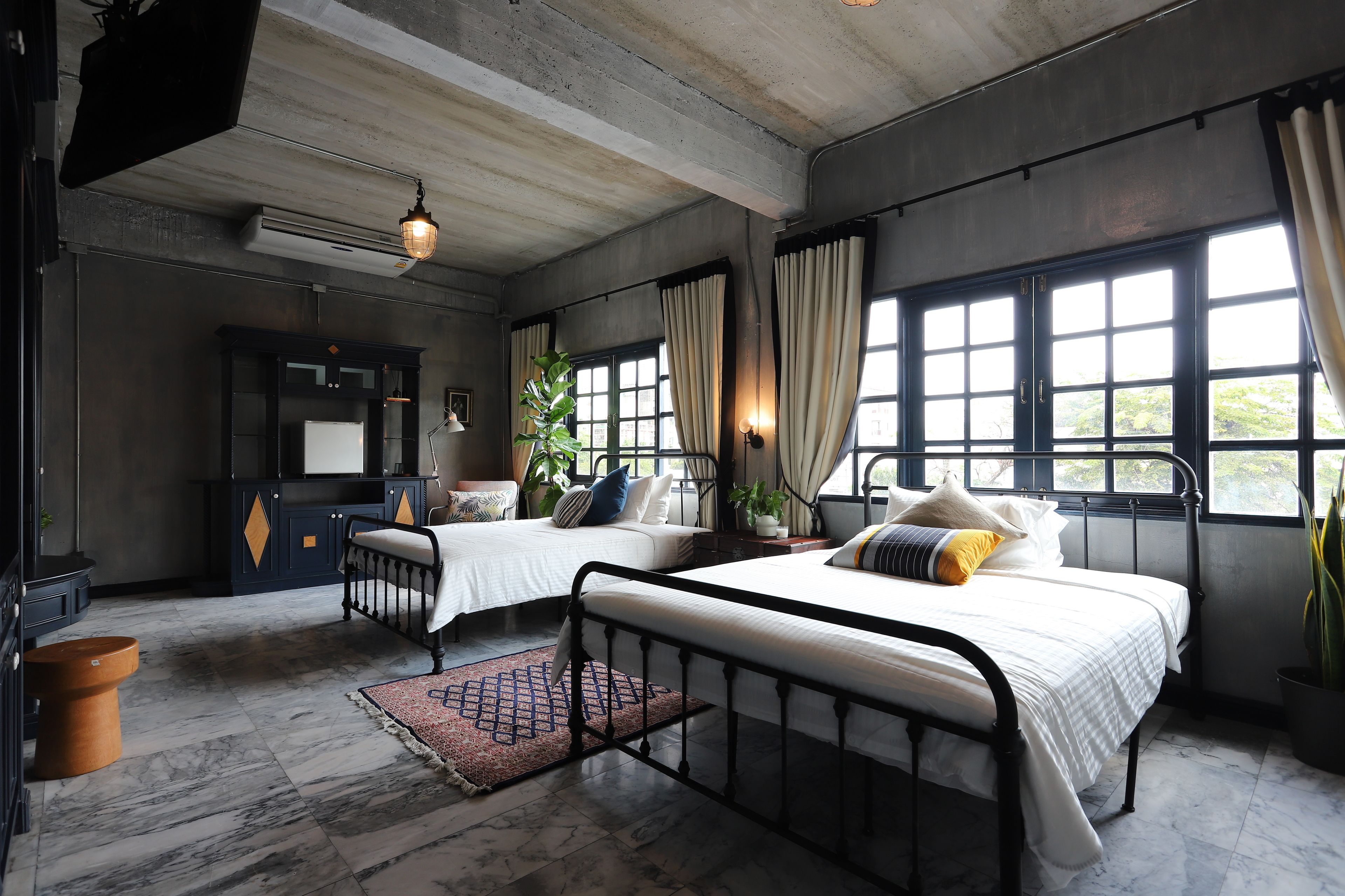 Deluxe Twin Room, Bathtub | Individually decorated, individually furnished, desk, laptop workspace