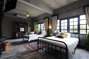 Deluxe Twin Room, Bathtub | Individually decorated, individually furnished, desk, laptop workspace - Bangkok Voyage Boutique (Bangkok)