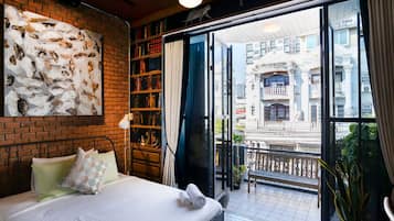 Deluxe Single Room, Balcony | Individually decorated, individually furnished, desk, laptop workspace