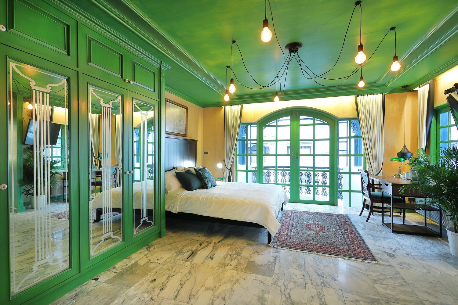 Habitación Premium, 1 cama King size, tina | Decoración personalizada, muebles diferentes y escritorio 