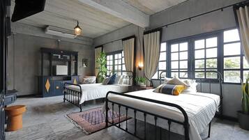 Deluxe Triple Room with Bathtub