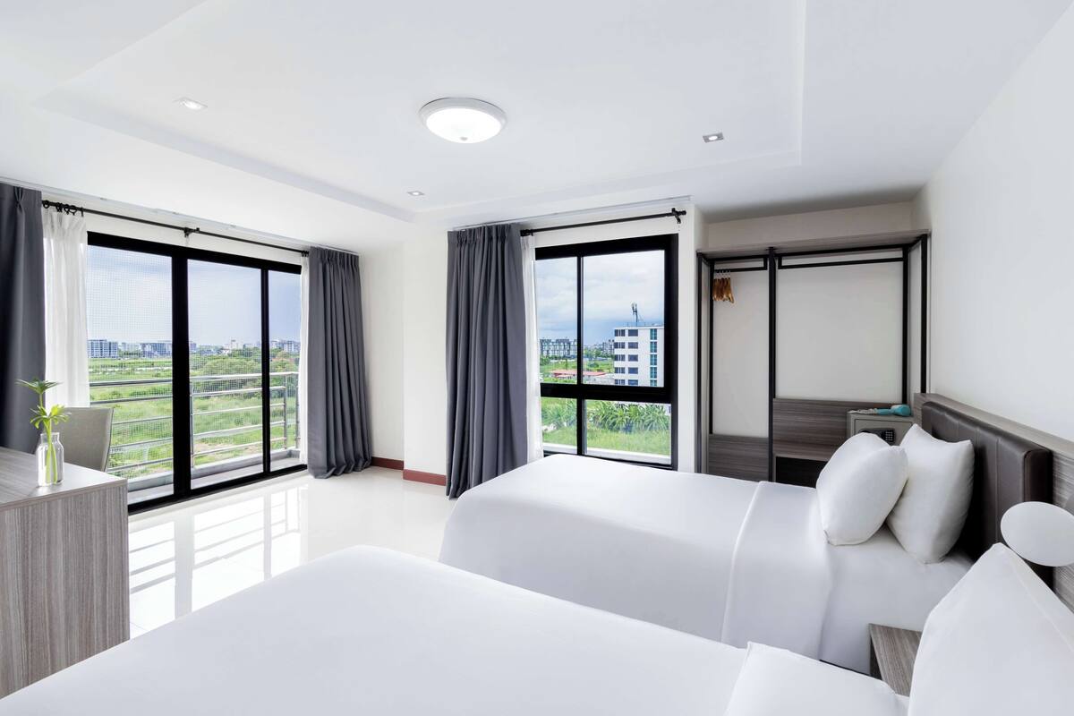 ห้องดีลักซ์, เตียงเดี่ยว 2 เตียง, ปลอดบุหรี่ | มินิบาร์ฟรี, ตู้นิรภัยในห้องพัก, โต๊ะทำงาน, ห้องเก็บเสียง