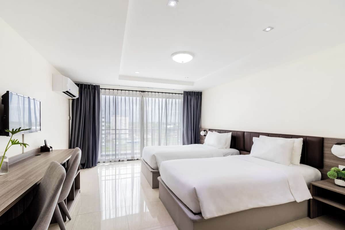 Superior Room, 2 Twin Beds, Non Smoking | 1 bedroom, free minibar, in-room safe, individually decorated