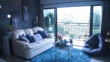 3 Bedrooms Apartment | Living room | Flat-screen TV, Netflix
