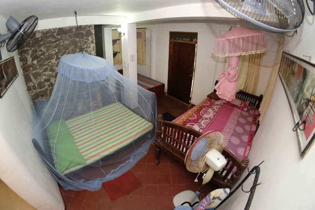 Free WiFi, bed sheets