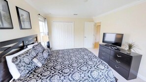 Villa familiar, en el área del jardín | 6 habitaciones y espacio para trabajar con laptop 