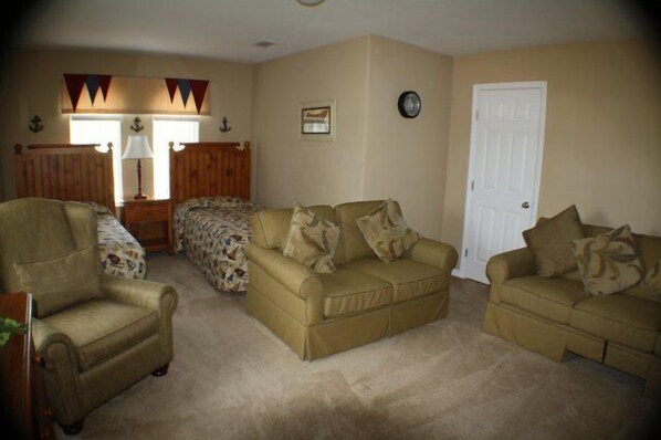 Perhehuvila, poreamme, puutarha-alue | Huoneen varustelu