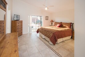 Familienvilla, Whirlpool, zum Garten hin | 4 Schlafzimmer, laptopgeeigneter Arbeitsplatz, Bügeleisen/Bügelbrett