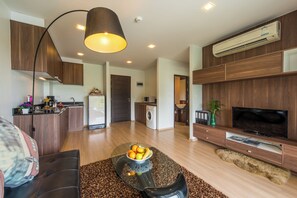 Junior Studio Suite | Living area | 32-inch LCD TV with cable channels, TV