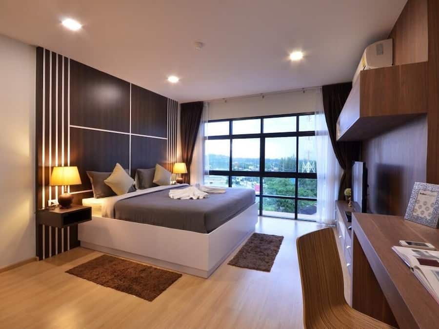Junior Studio Suite | Free minibar items, in-room safe, desk, blackout drapes