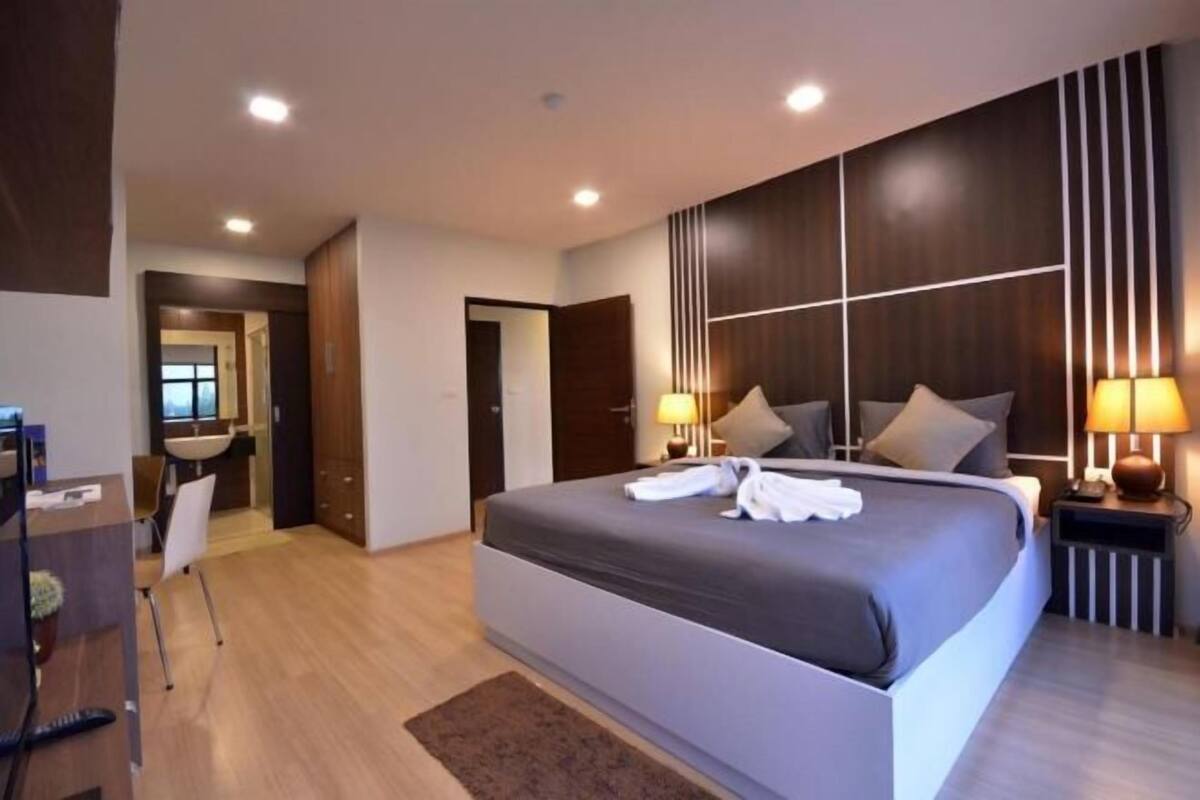 Free minibar items, in-room safe, desk, blackout curtains