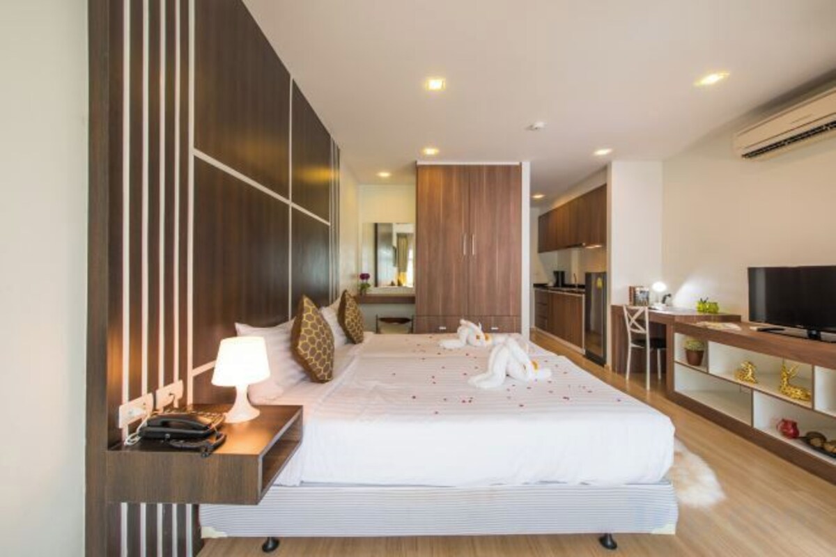 Free minibar items, in-room safe, desk, blackout curtains