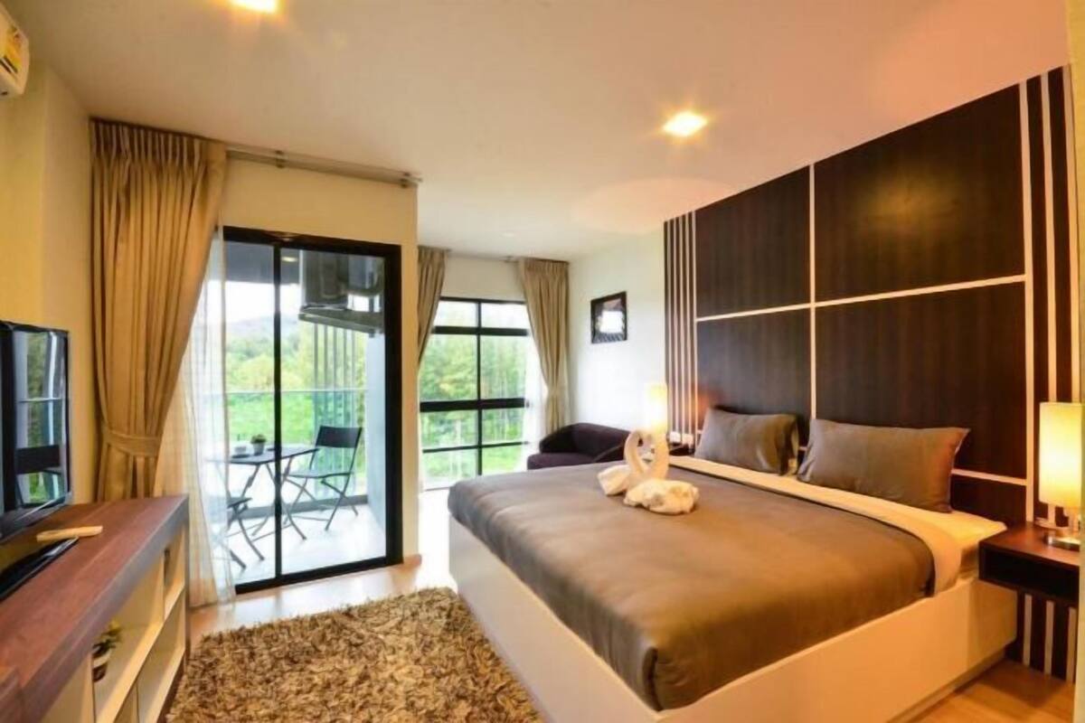 Free minibar items, in-room safe, desk, blackout curtains