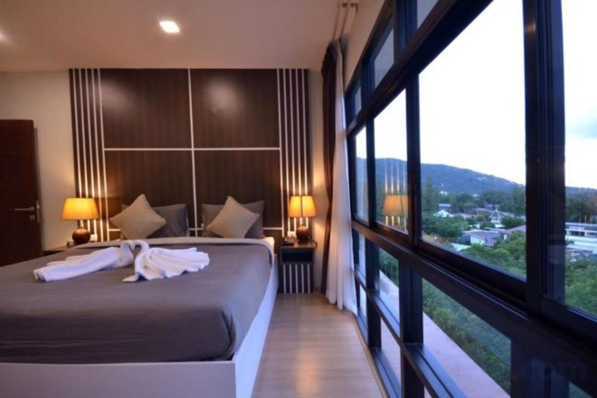 Free minibar items, in-room safe, desk, blackout curtains