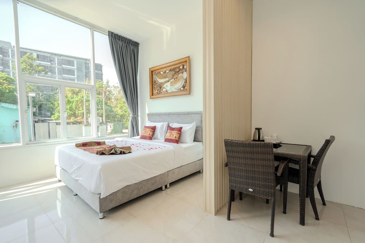 Standard with View | Free minibar items, in-room safe, desk, blackout drapes