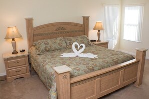 Perhehuvila, yksityinen uima-allas, puutarha-alue | 5 makuuhuonetta, kannettavalle tietokoneelle sopiva työtila