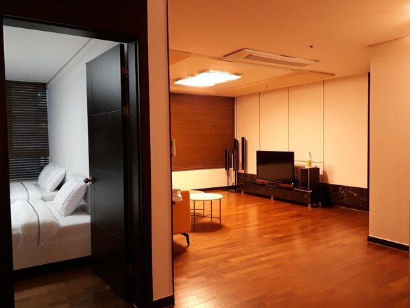 Full House | 거실 공간 | 평면 TV