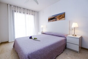 1 chambre, fer et planche à repasser, Wi-Fi gratuit, draps fournis