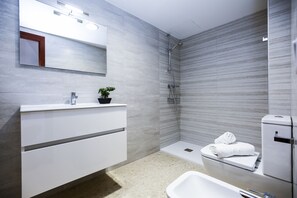 Shower, towels