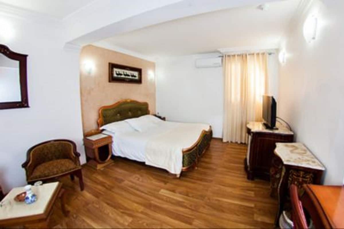 Single Room | Minibar, in-room safe, free WiFi, bed sheets