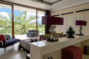 Flat-screen TV - SuperNova Private Boutique Retreat Villa (Canggu)