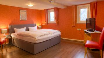 Double Room | Desk, soundproofing, free WiFi, bed sheets