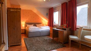 Double Room | Desk, soundproofing, free WiFi, bed sheets
