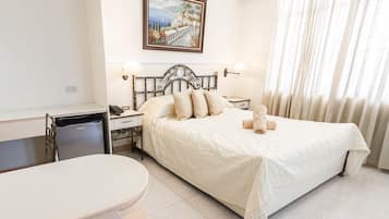 Senior Executive (Matrimonial) | Desk, free WiFi, bed sheets