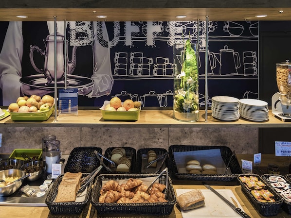 Desayuno buffet diario (EUR 9.90 por persona)