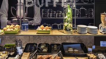 Dagelijks ontbijtbuffet (EUR 9.90 per persoon)