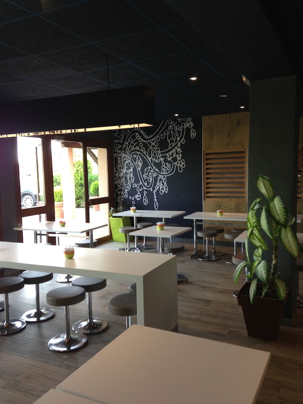 Daily buffet breakfast (EUR 9.90 per person)