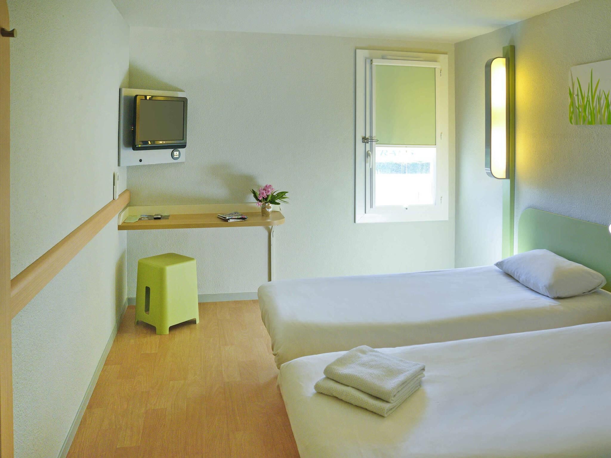 Zweibettzimmer, 2 Einzelbetten | Schreibtisch, kostenloses WLAN, Bettwäsche