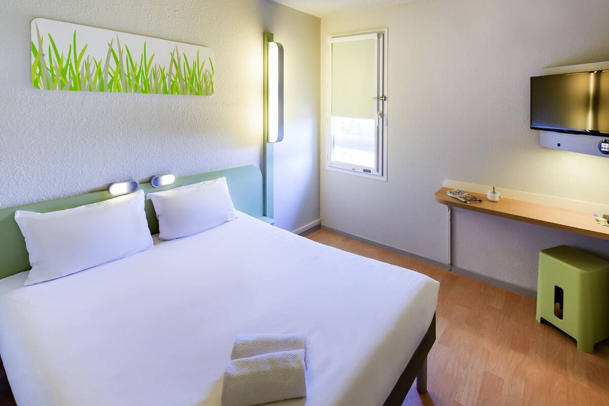 Habitación doble | Escritorio, wifi gratis y ropa de cama