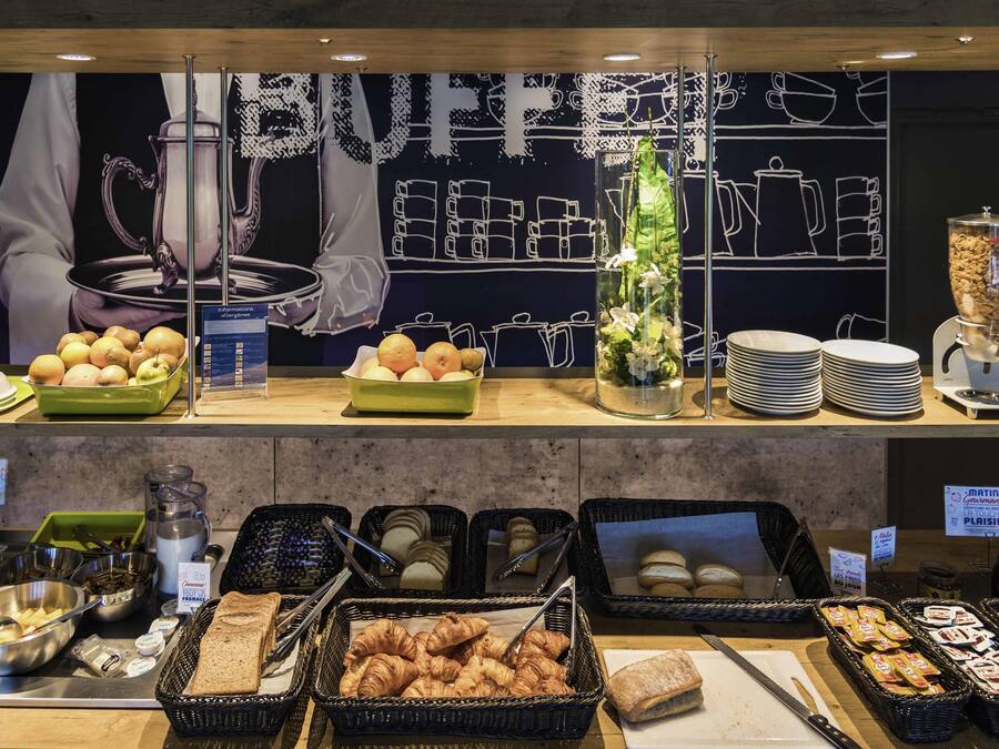 Desayuno buffet diario (EUR 9.90 por persona)