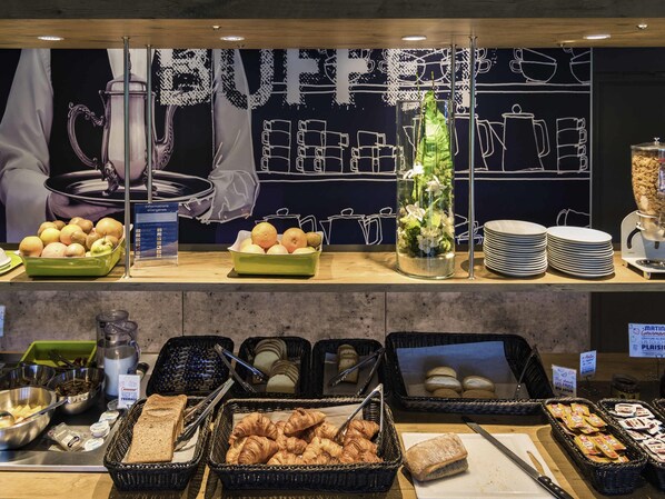 Daily buffet breakfast (EUR 9.90 per person)