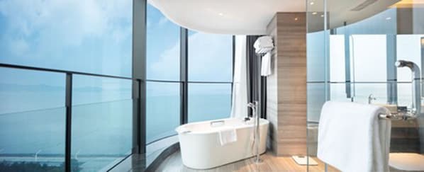 Separate bathtub and shower, deep-soaking bathtub, rainfall showerhead