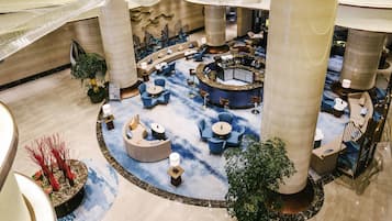 2 bars/lounges, lobby lounge