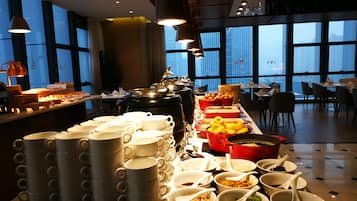 Desayuno buffet todos los días (con cargo)