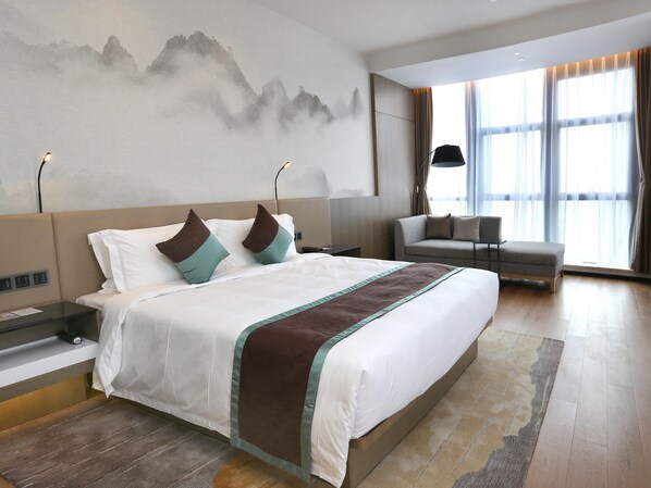 Free minibar items, desk, free WiFi, wheelchair access