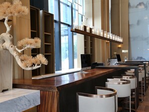 Bar (on property) - Novotel Deqing Moganshan (Huzhou)