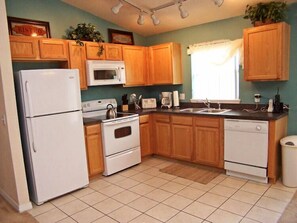 Family Villa, Garden Area | Shared kitchen